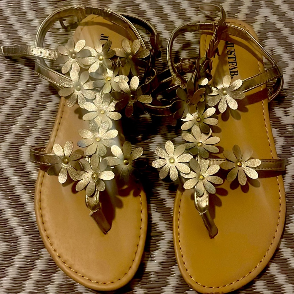 Just fab brand sandals. Never worn
